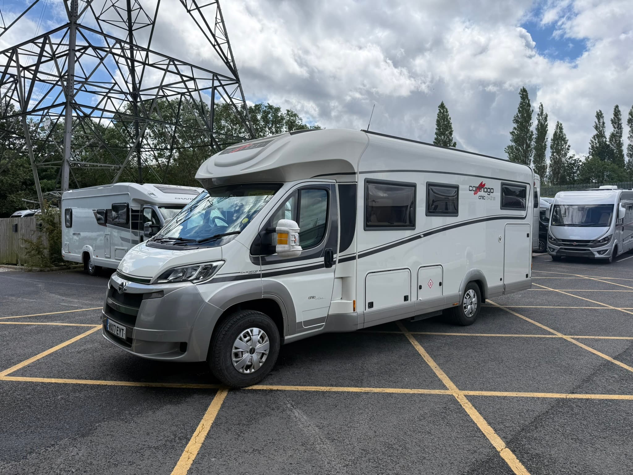 Used Carthago Chic C-Line T 4.9 LE — Carthago Chic C-Line T 4.9 LE