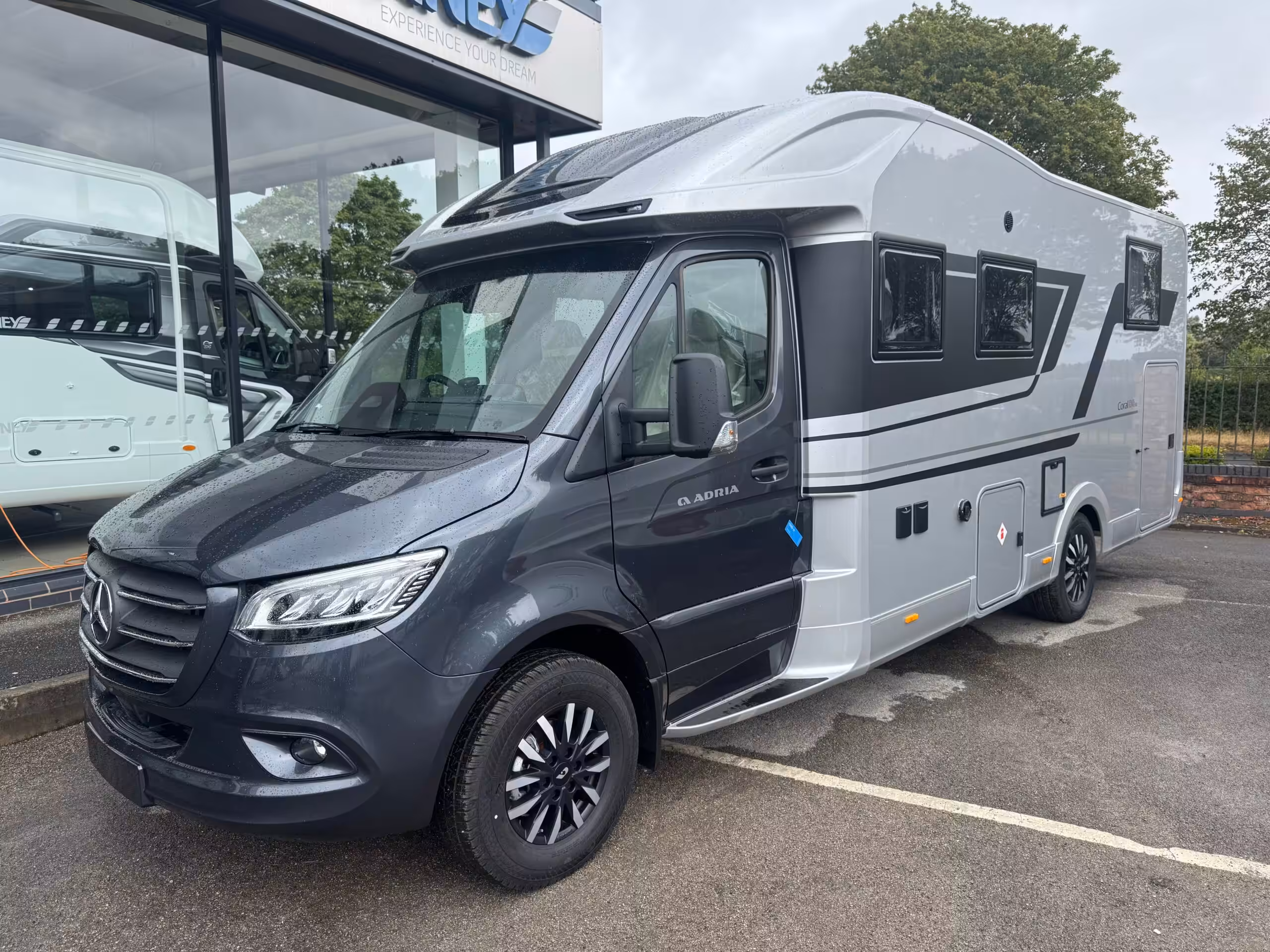 Adria Coral Supreme Mb 670 Dl Mercedes Benz — Adria Coral Supreme Mb 670 Dl Mercedes Benz