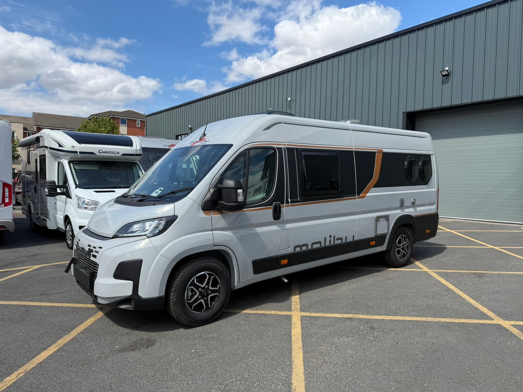 New Malibu Van first class - two rooms 640 LE RB — Malibu Van first class - two rooms 640 LE RB